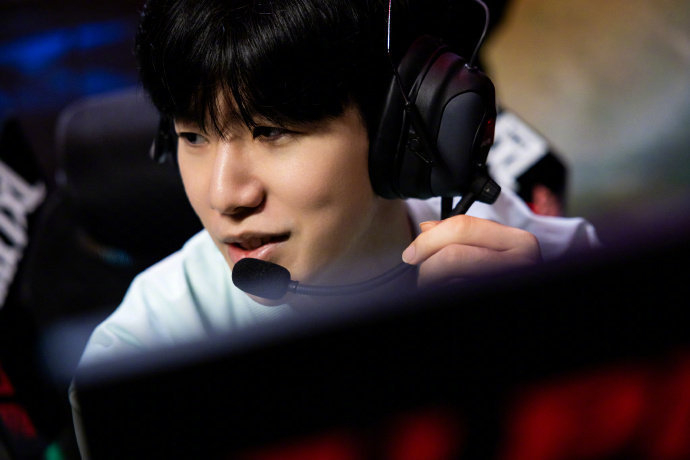 一座充满活 一座充满活